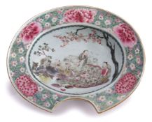 Mid 18th century Chinese export porcelain barber's bowl, the well decorated with Chinese figures,