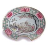 Mid 18th century Chinese export porcelain barber's bowl, the well decorated with Chinese figures,