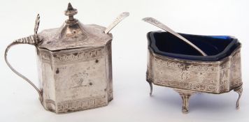 George III mustard of rectangular design with concave canted corners, the hinged pavilion designed