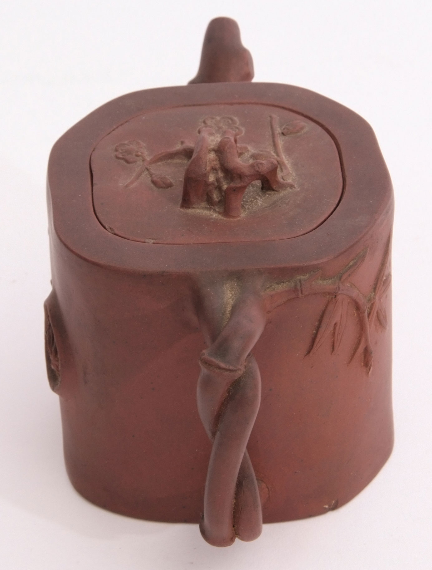 Chinese Yixing tea pot and cover, the square shaped body with typical applied decoration in - Image 5 of 6