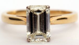 Emerald cut diamond solitaire ring, the diamond weight 2.01ct (est), colour K/L, clarity VVS2/VS1 (