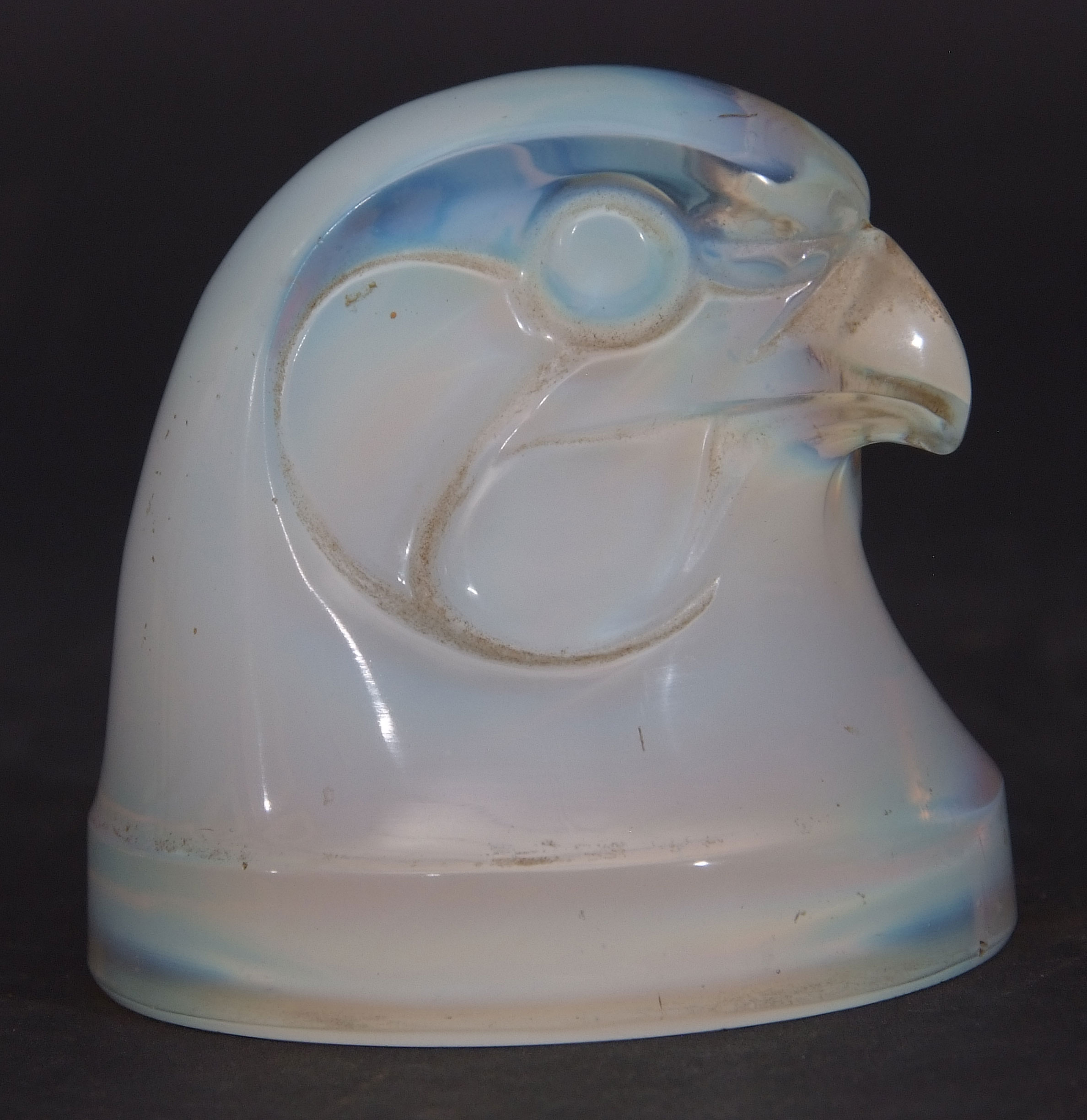 Tete D'epervier/Hawkshead glass mascot by Rene Lalique circa 1930s, coloured in opalescent milky - Image 3 of 4