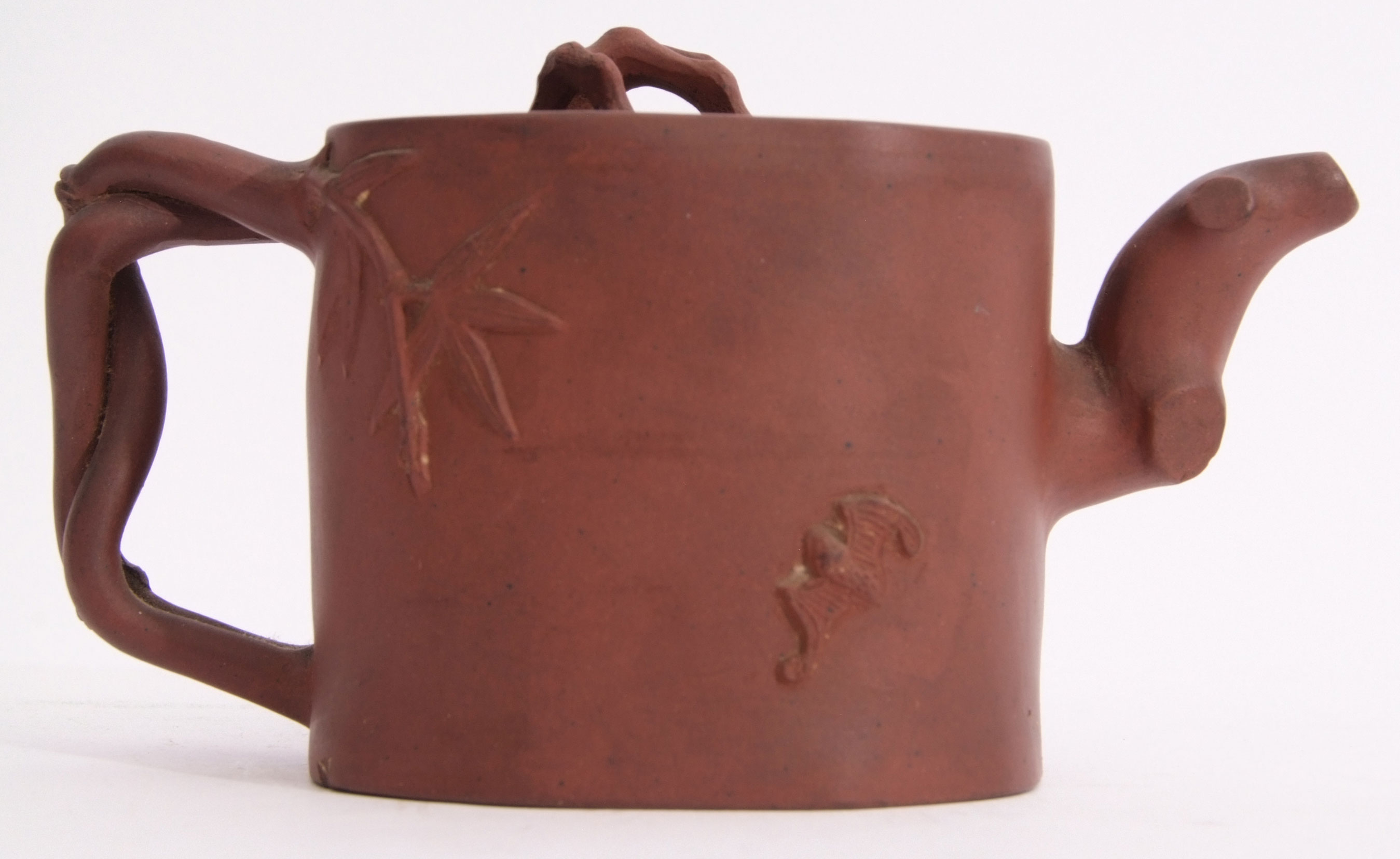 Chinese Yixing tea pot and cover, the square shaped body with typical applied decoration in - Image 4 of 6