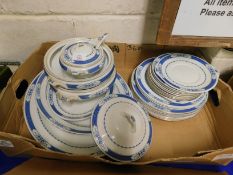 BOX CONTAINING ASSORTED EARLY 20TH CENTURY BLUE AND WHITE PRINTED DINNER WARES