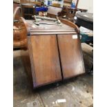 EDWARDIAN MAHOGANY COAL BOX WITH BRASS TOP HANDLE AND OPENING FRONT (A/F)