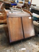 EDWARDIAN MAHOGANY COAL BOX WITH BRASS TOP HANDLE AND OPENING FRONT (A/F)