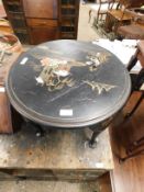 1920S CHINOISERIE DECORATED CIRCULAR TOP ORIENTAL COFFEE TABLE RAISED ON FOUR PAD FEET