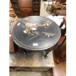 1920S CHINOISERIE DECORATED CIRCULAR TOP ORIENTAL COFFEE TABLE RAISED ON FOUR PAD FEET