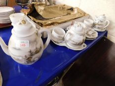 QUANTITY OF JAPANESE TEA WARES WITH TYPICAL DECORATION