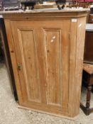 19TH CENTURY PINE WALL MOUNTED CORNER CUPBOARD WITH SINGLE PANELLED DOOR WITH BRASS KNOB HANDLE