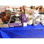 SMALL BOX CONTAINING MIXED POOLE ORNAMENTS, GOOD QUALITY CONTINENTAL PART TEA WARES, SMALL WASH