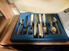 BOX CONTAINING MIXED STAINLESS STEEL CUTLERY