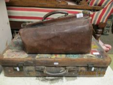 LEATHERETTE GLADSTONE BAG AND A FURTHER VINTAGE LEATHER SUITCASE WITH A QUANTITY OF TRAVEL STICKERS