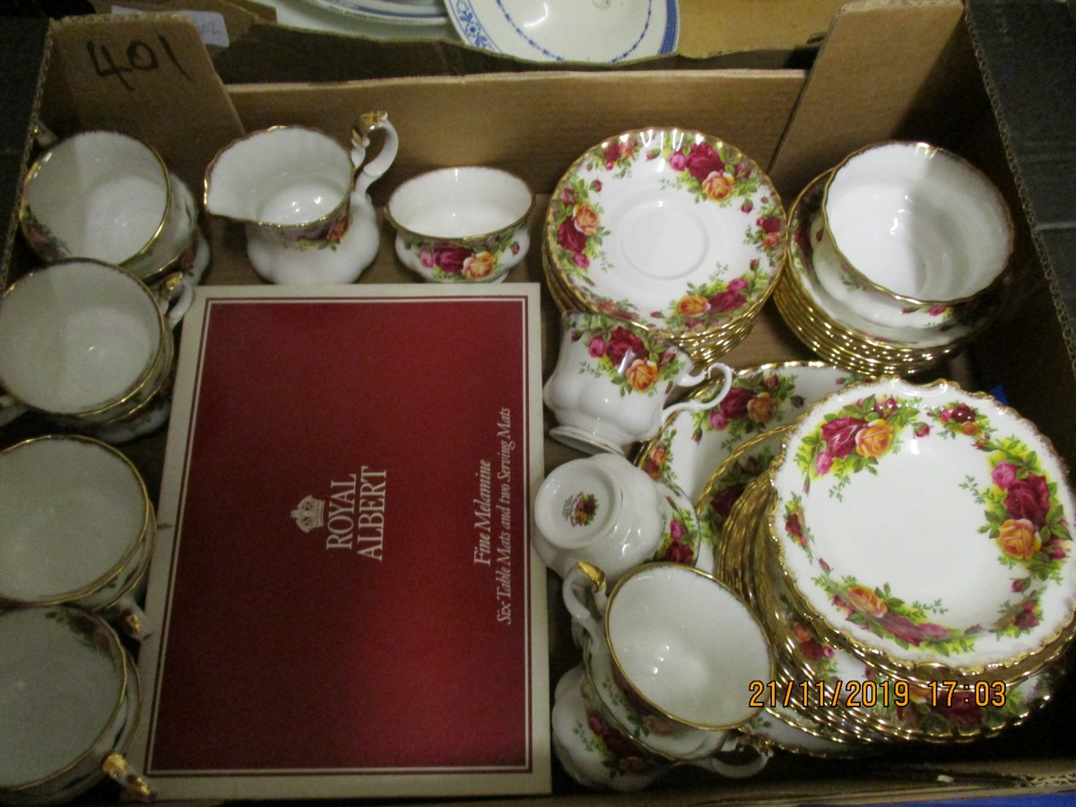 BOX CONTAINING QUANTITY OF ROYAL ALBERT OLD COUNTRY ROSE TEA WARES