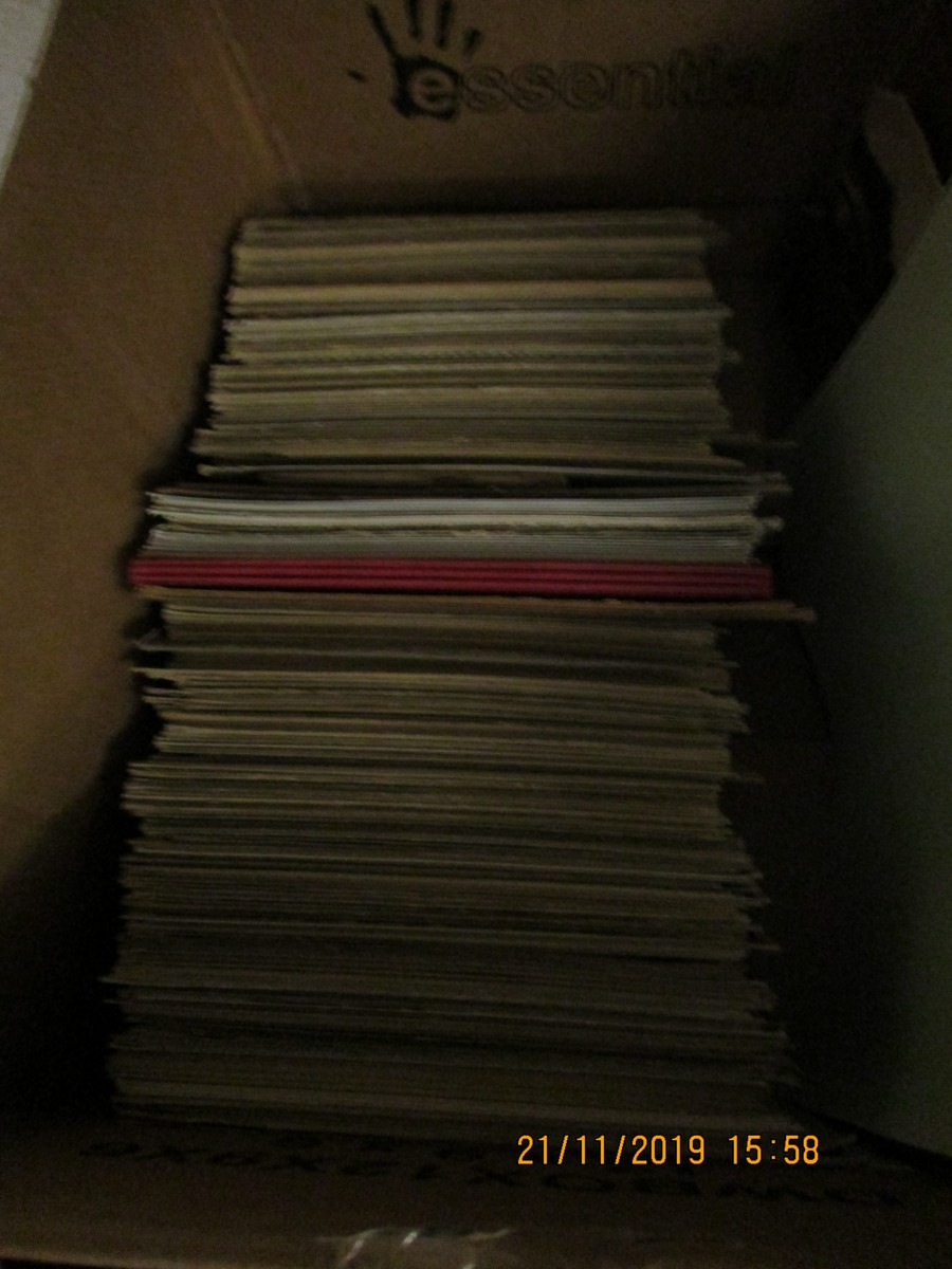 BOX CONTAINING MIXED POSTCARDS