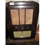 GOOD QUALITY VINTAGE BAKELITE RADIO