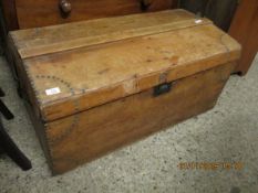 PINE FRAMED AND BUTTONED DETAIL LIFT UP TOP STORAGE TRUNK