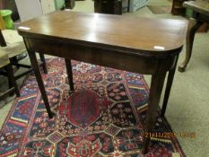 EARLY 19TH CENTURY MAHOGANY FOLD-TOP CARD TABLE, PLAIN FRIEZE RAISED ON TAPERING SUPPORTS, 92CM