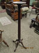 MAHOGANY TORCHERE STAND, CIRCULAR TOP ON A REEDED COLUMN TERMINATING IN A QUADRUPED BASE, 137CM