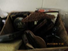 BOX CONTAINING MIXED PLAQUES, A WOODEN MUG TREE ETC