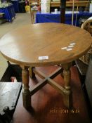 OAK CIRCULAR PUB STYLE COFFEE TABLE ON TURNED LEGS AND X-STRETCHER