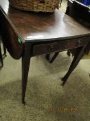 GEORGIAN MAHOGANY DROP LEAF PEMBROKE TABLE WITH SINGLE DRAWER TO END ON TAPERING SQUARE LEGS