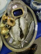 TRAY OF MIXED SILVER PLATED WARES, SIDE DISHES, FISH ORNAMENTS ETC