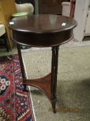 GOOD QUALITY MAHOGANY CIRCULAR OCCASIONAL TABLE WITH TURNED SUPPORTS