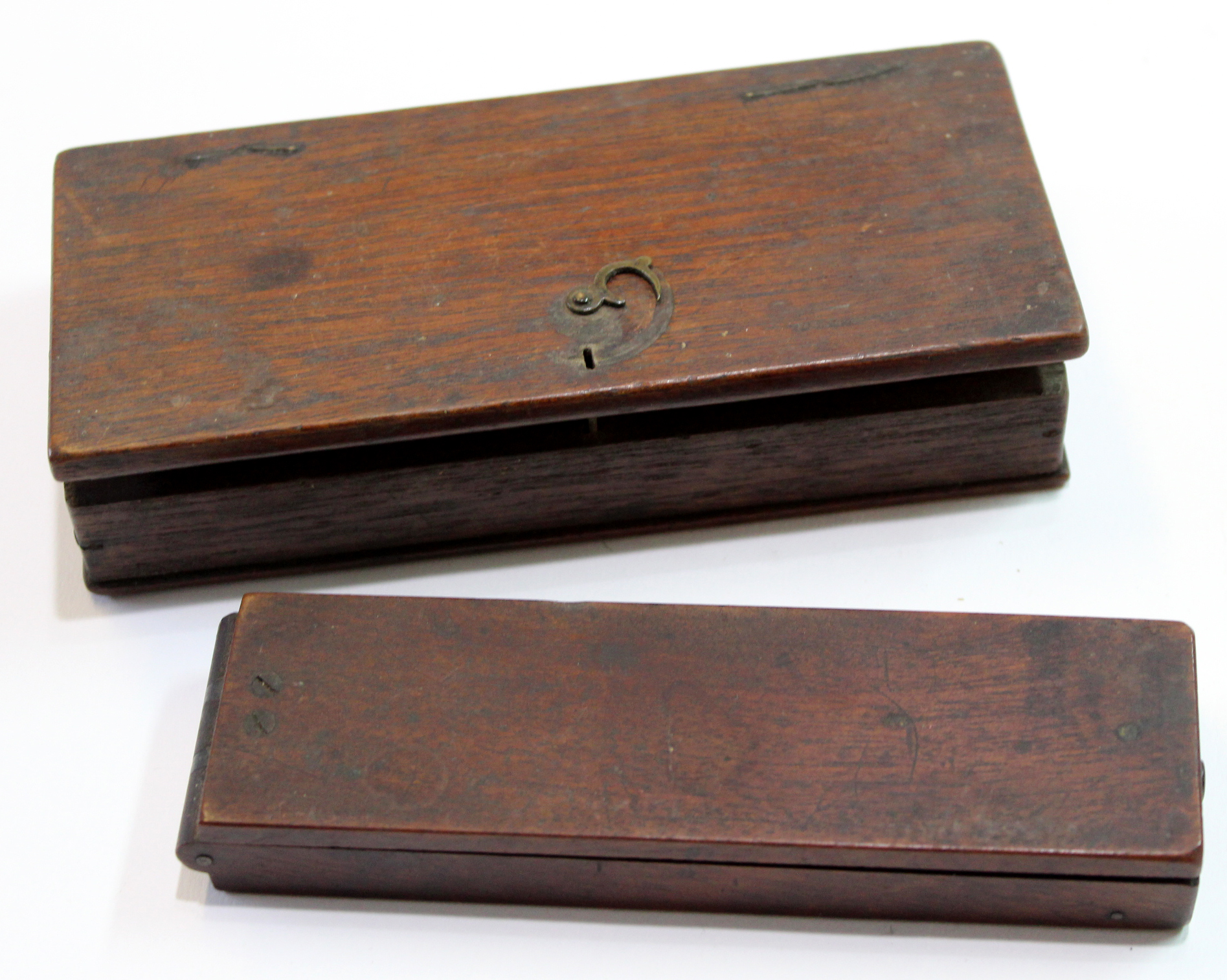 Weighing machine for coinage in small wooden box, together with a set of scales and small weights in - Image 3 of 3