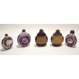 Group of Chinese snuff bottles, the bottles painted en grisaille with Chinese scenes, (5)
