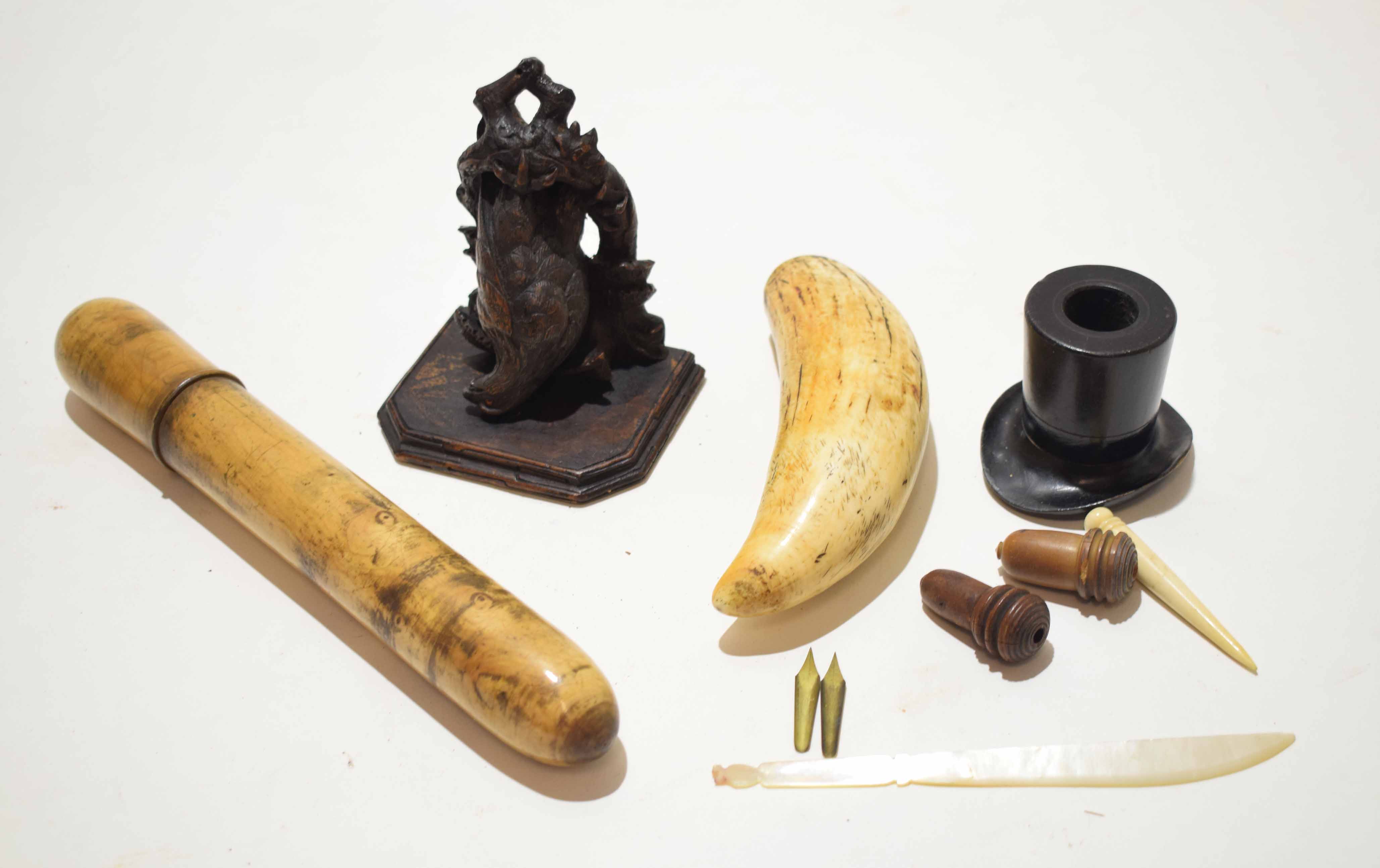 Items of treen and scrimshaw (qty)