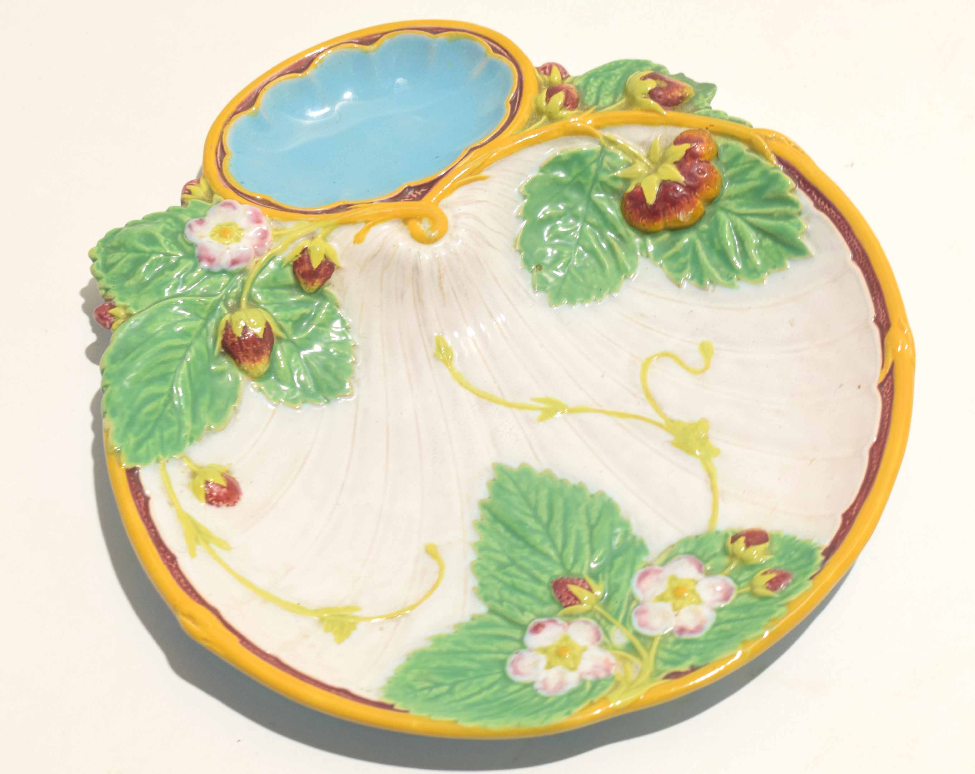 Minton Majolica dish decorated in relief with strawberry plants in a majolica glaze, 20cm diam