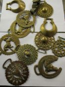 BOX OF MIXED HORSE BRASSES ETC