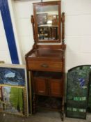 EDWARDIAN MAHOGANY GENTLEMAN’S STAND WITH MIRRORED TOP WITH SINGLE REEDED DOOR OVER OPEN SHELF AND