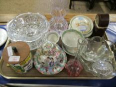 TRAY OF MIXED GLASS WARES, MODERN ORIENTAL GINGER JAR ETC