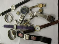 BOX CONTAINING MIXED MODERN GENTS WRIST WATCHES ETC