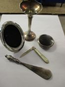 BOX CONTAINING A SILVER SPILL VASE (A/F), EASEL BACK MIRROR, FRUIT KNIFE, SHOE HORN ETC