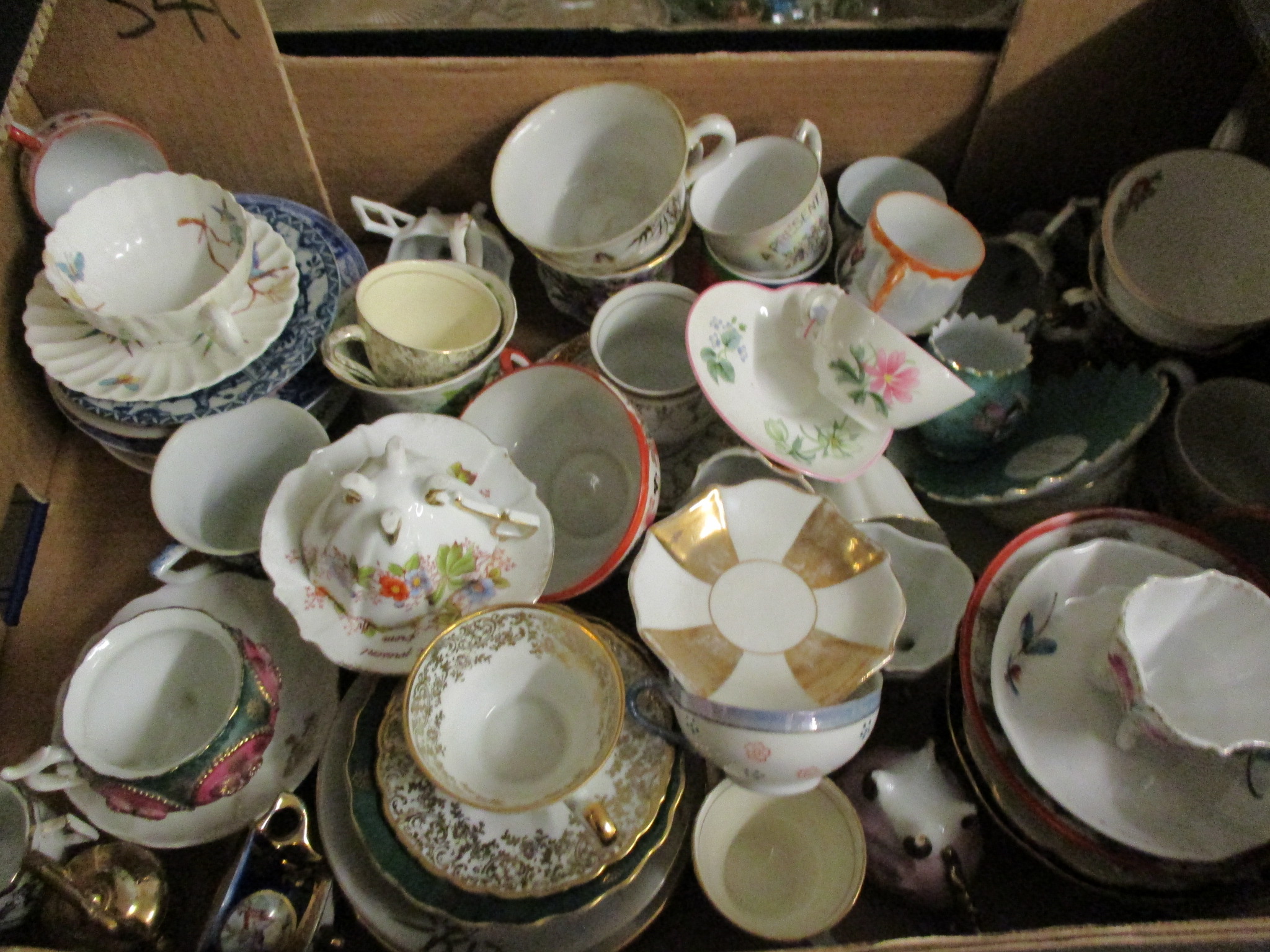 TRAY OF MIXED CUPS, SAUCERS ETC