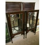 PAIR OF EDWARDIAN MAHOGANY ASTRAGAL GLAZED CABINETS WITH MIRRORED BACKS ON TURNED LEGS