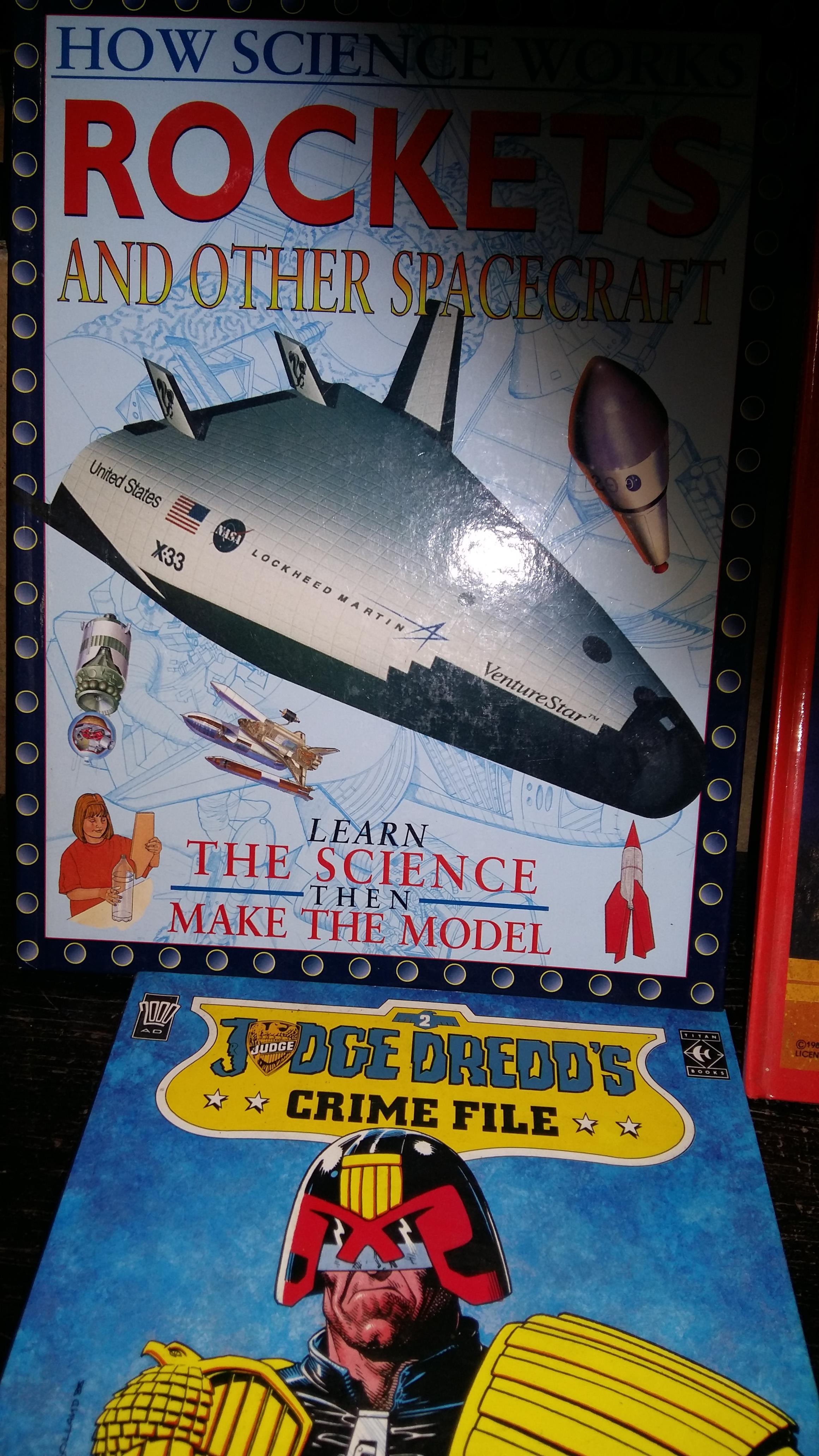 Childrens Books: collection of 11 various TV and Science Fiction Annuals - Image 6 of 6