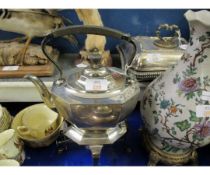 EARLY 20TH CENTURY ELECTRO-PLATED TEA KETTLE ON STAND OF FACETED AND OVAL FORM WITH HINGED COVER AND