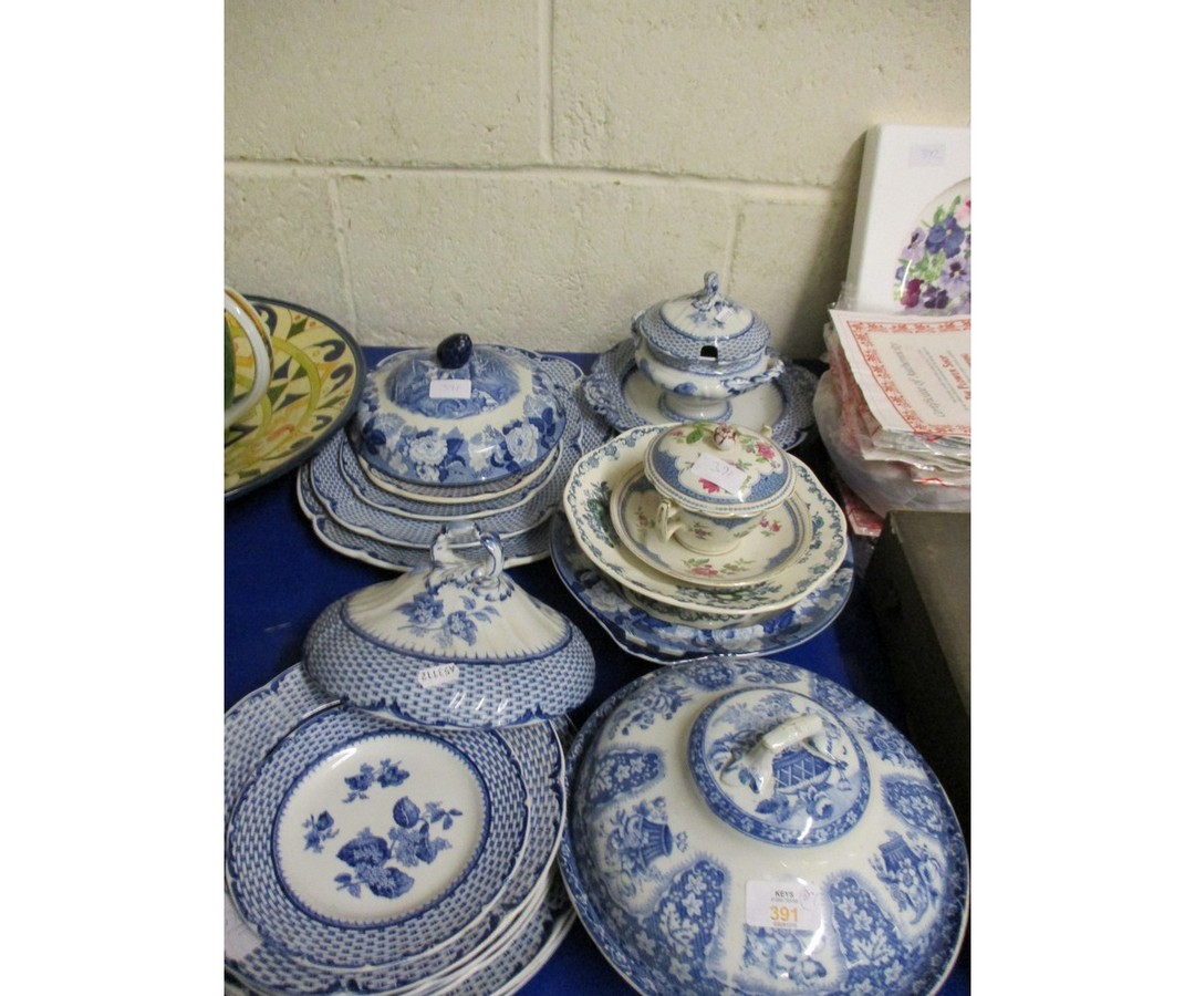 MIXED LOT OF BLUE AND WHITE PLATES, DISHES ETC