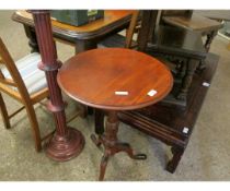 19TH CENTURY MAHOGANY CIRCULAR TOP TRIPOD TABLE WITH URN TURNED COLUMN ON A TRIPOD BASE