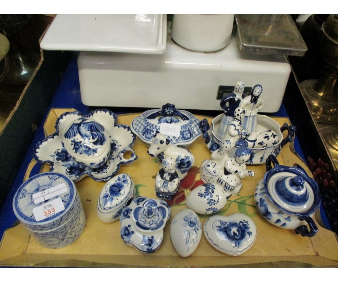 TRAY CONTAINING BLUE AND WHITE ORNAMENTS, LIDDED VASE ETC