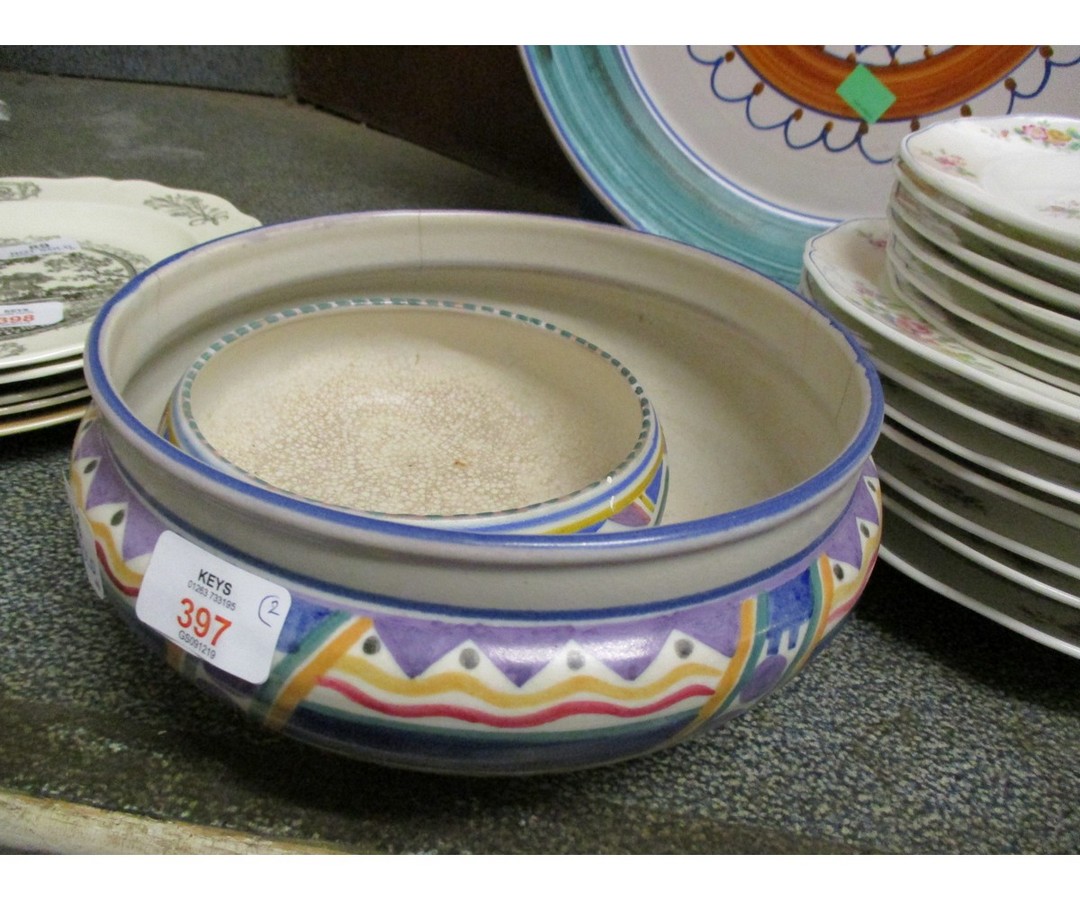 TWO POOLE POTTERY BOWLS BOTH WITH A GEOMETRIC DESIGN, PROBABLY BY TRUDA CARTER, LARGEST BOWL 23CM