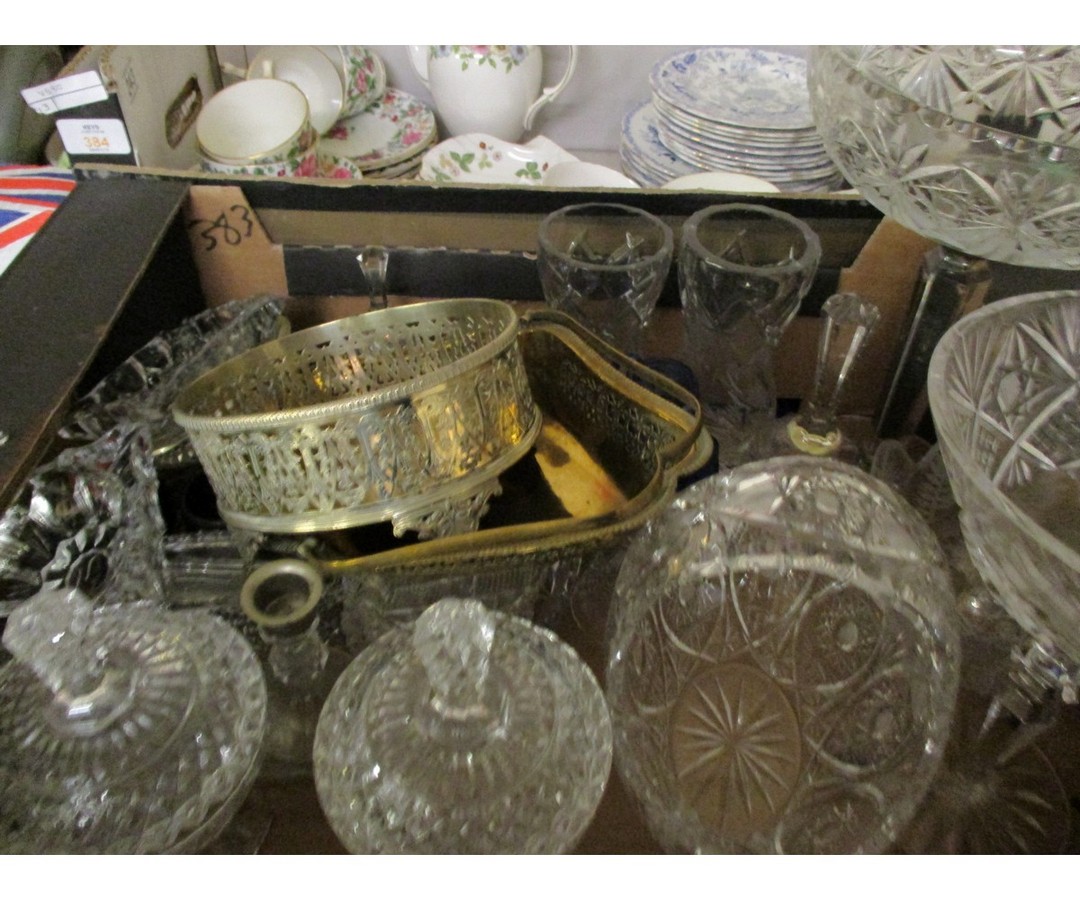 BOX CONTAINING MIXED GLASS PEDESTAL DISHES, VASES, PIERCED BRASS SWING HANDLE BASKET ETC