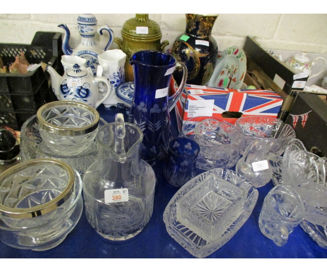 MIXED LOT OF GLASS WARES, BLUE GLASS JUG AND TWO TUMBLERS ETC