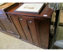 REPRODUCTION MAHOGANY TV CABINET WITH TWO CONCERTINA DOORS