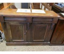 VICTORIAN MAHOGANY CHIFFONIER WITH TWO DRAWERS OVER TWO PANELLED CUPBOARD DOORS WITH CARVED DETAIL