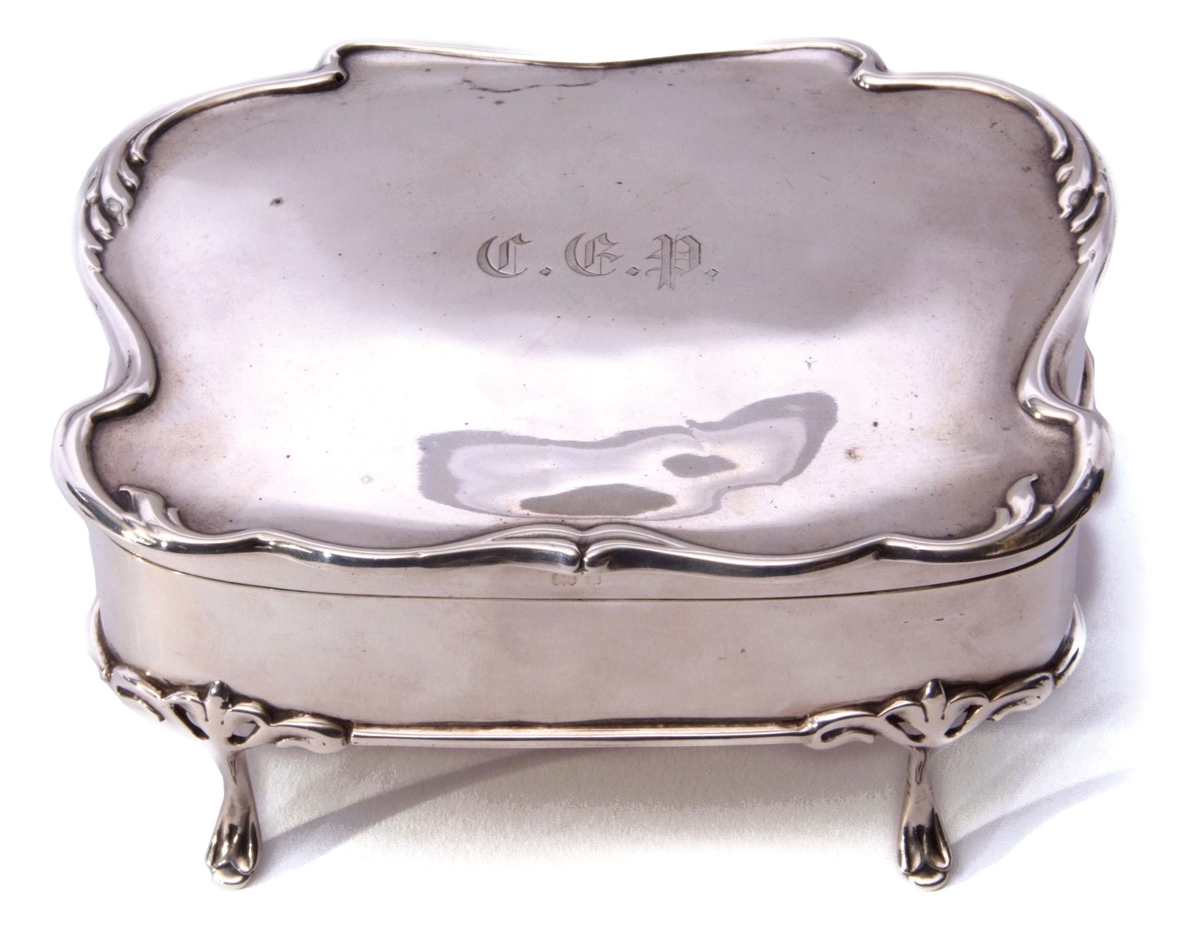 Edwardian cartouche shaped large dressing table box, the hinged lid with wavy rim and initial to